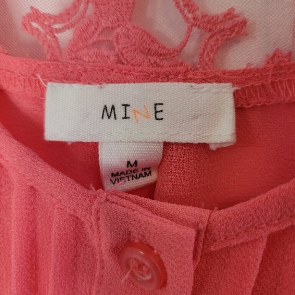 💘MINE Coral Lace Shoulder Lightweight Sleeveless Blouse Size Medium - Picture 8 of 9